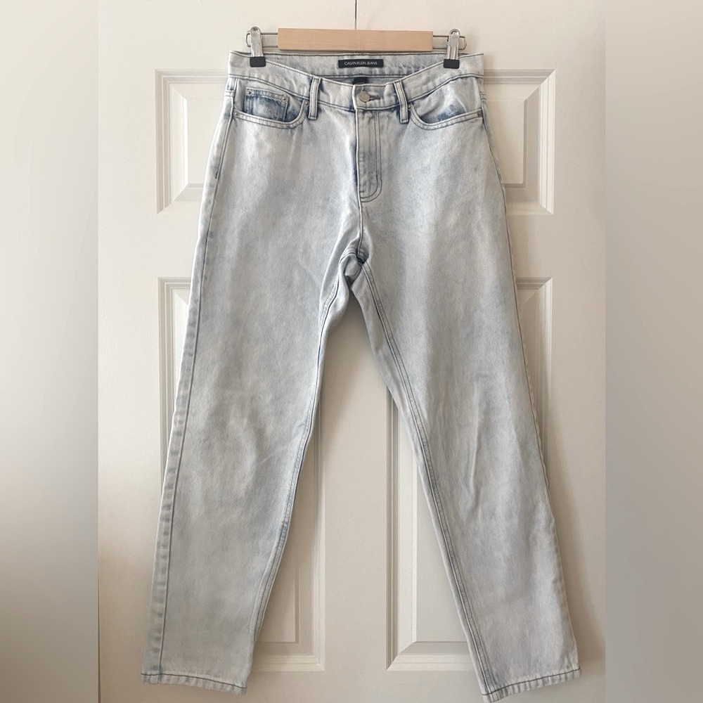 Calvin Klein Jeans Size 26 Mid Rise Slim Boyfriend Style Light Blue Wash Cool